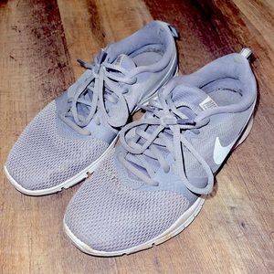 Nike Tennis Shoes